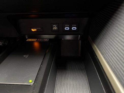 Used 2025 Toyota Camry SE image 18