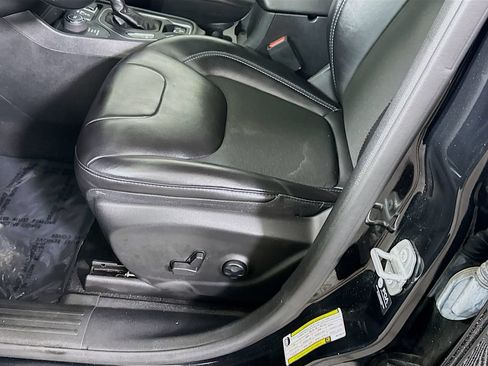 Used 2021 Jeep Cherokee Latitude Plus AWD/4WD image 24