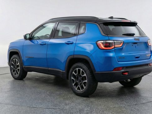 Used 2025 Jeep Compass Trailhawk image 6