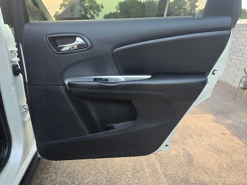 Used 2016 Dodge Journey SXT image 21