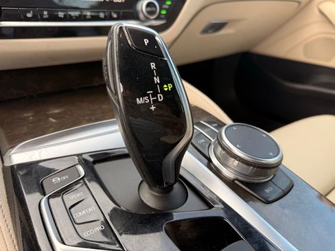 Used 2018 BMW 530i xDrive AWD/4WD image 29