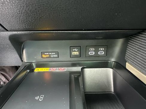 Used 2025 Toyota Camry SE w/ Convenience Package AWD/4WD image 37