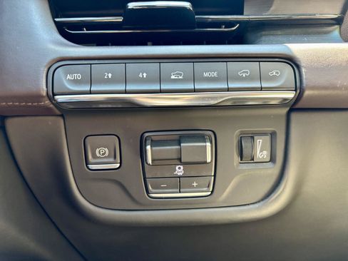 Used 2021 Cadillac Escalade ESV Premium Luxury Platinum AWD/4WD image 33