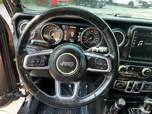 Used 2018 Jeep Wrangler Unlimited Sahara AWD/4WD image 31