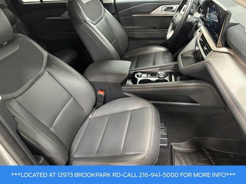 Used 2025 Ford Explorer Active w/ Active Comfort Package AWD/4WD image 26