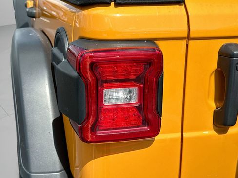 Used 2021 Jeep Wrangler Unlimited Rubicon AWD/4WD image 33