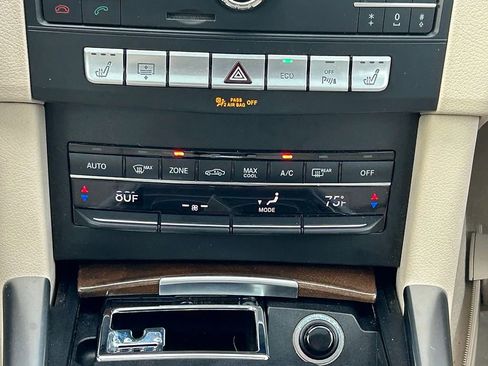 Used 2016 Mercedes-Benz E 350 4MATIC Sedan image 29
