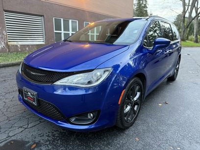 Used 2018 Chrysler Pacifica Touring-L Plus
