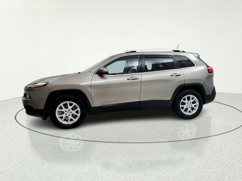 Used 2017 Jeep Cherokee Latitude w/ Comfort/Convenience Group AWD/4WD image 4