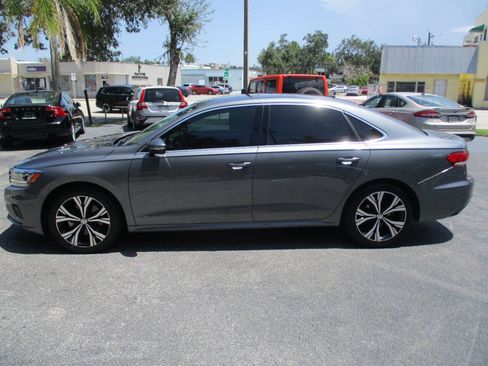 Used 2022 Volkswagen Passat 2.0T SE FWD image 5