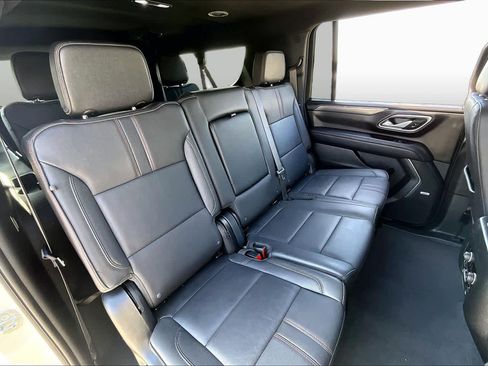 Used 2024 Chevrolet Suburban RST w/ Luxury Package AWD/4WD image 18