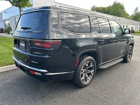 Used 2023 Jeep Wagoneer Series III w/ Convenience Group I AWD/4WD image 8