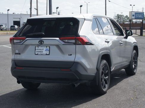 Used 2024 Toyota RAV4 LE FWD image 17