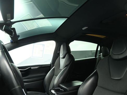 Used 2018 Tesla Model X 75D image 10