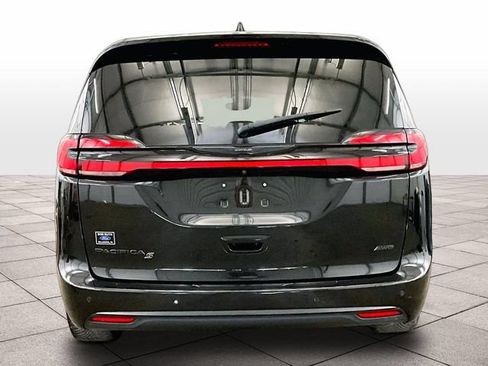 Used 2022 Chrysler Pacifica Touring-L w/ S Appearance Package AWD/4WD image 4
