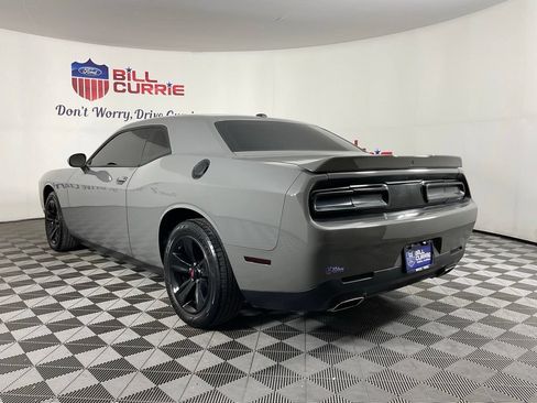 Used 2019 Dodge Challenger SXT RWD image 5
