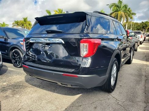 Used 2023 Ford Explorer XLT image 3