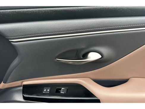 Used 2023 Lexus ES 300h w/ Premium Package FWD image 19