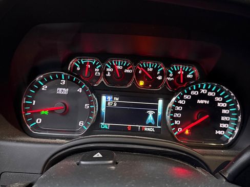 Used 2019 Chevrolet Suburban LT RWD image 14