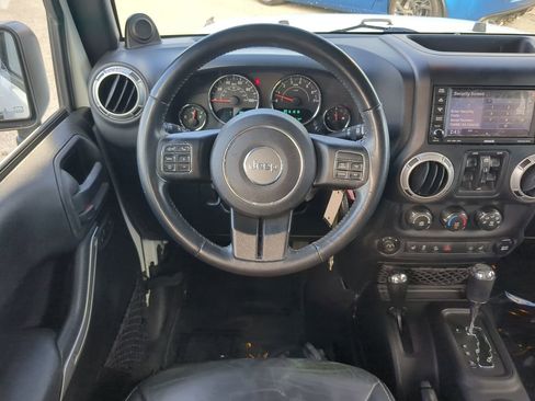 Used 2014 Jeep Wrangler Unlimited Sahara w/ Connectivity Group image 15