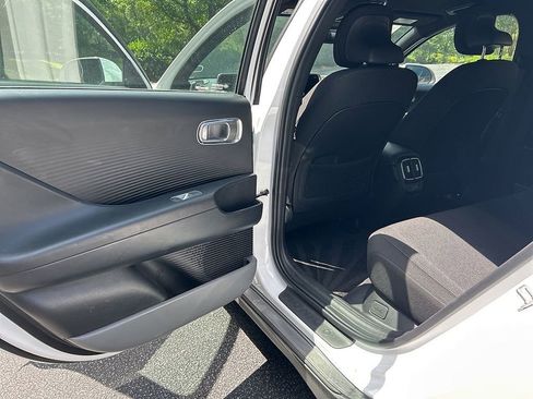 Used 2025 Hyundai Ioniq 6 SE RWD image 15