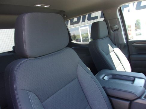 Used 2023 Chevrolet Silverado 1500 LT AWD/4WD image 16