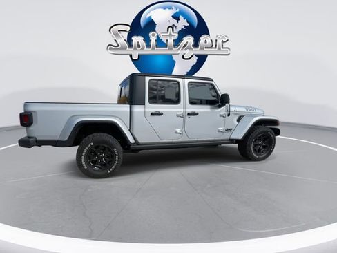Used 2022 Jeep Gladiator Willys image 10