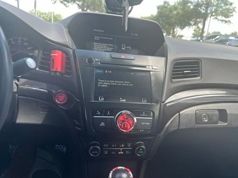 Used 2019 Acura ILX FWD image 9
