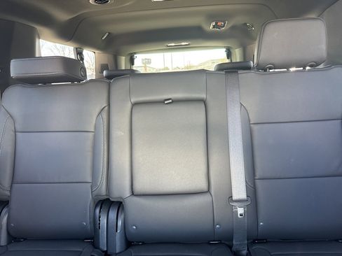 Used 2026 Chevrolet Suburban LT image 5