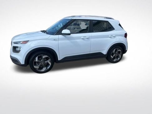Used 2022 Hyundai Venue SEL FWD image 6
