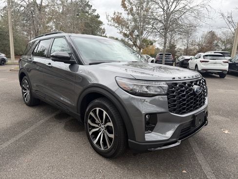 Used 2025 Ford Explorer ST-Line image 1