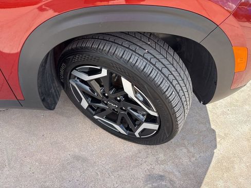 Used 2025 Kia Seltos SX image 12