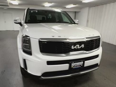 Used 2022 Kia Telluride EX w/ EX Premium Package FWD image 3