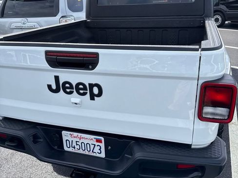 Used 2022 Jeep Gladiator Sport AWD/4WD image 12