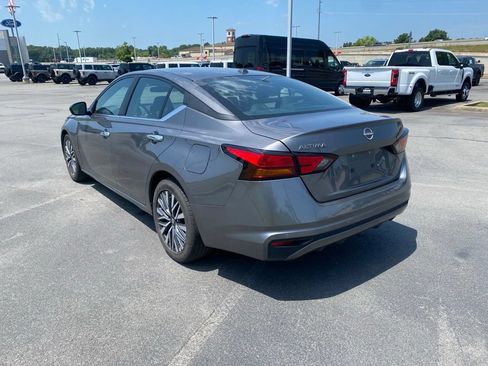 Used 2025 Nissan Altima 2.5 SV FWD image 5