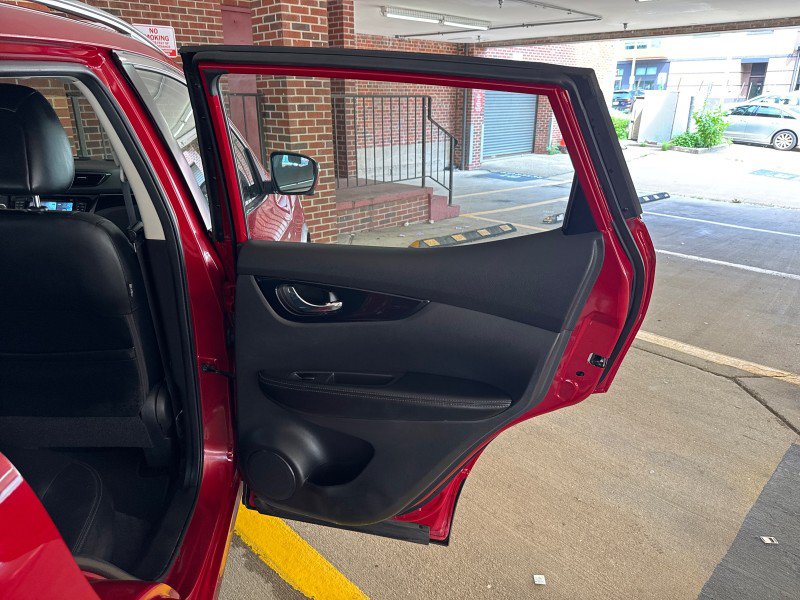 Used 2018 Nissan Rogue Sport SL AWD/4WD image 14