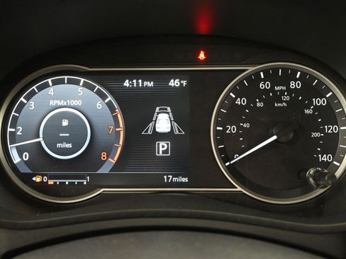 New 2025 Nissan Versa SR w/ Trunk Package FWD image 18