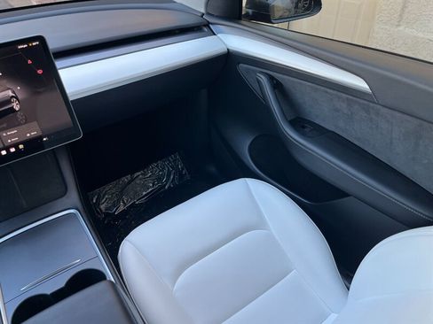 Used 2023 Tesla Model Y Long Range AWD/4WD image 18