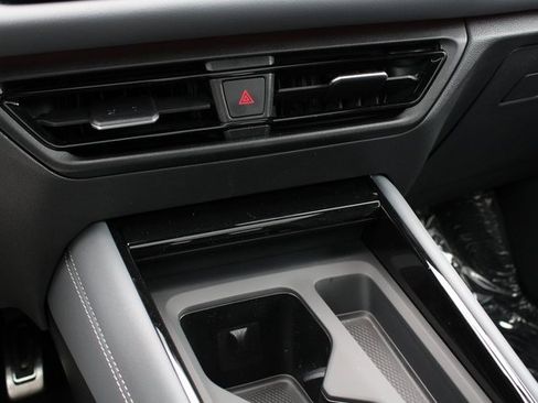 New 2026 Volkswagen Tiguan SEL R-Line image 18