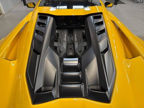 Used 2024 Lamborghini Revuelto AWD/4WD image 13