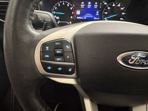 Used 2021 Ford Explorer XLT w/ Equipment Group 202A AWD/4WD image 35