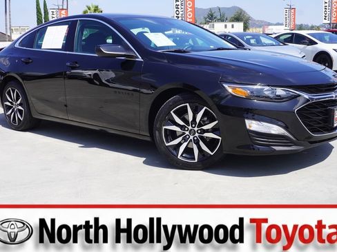 Used 2025 Chevrolet Malibu RS FWD image 1