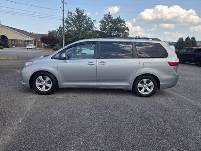 Used 2017 Toyota Sienna LE