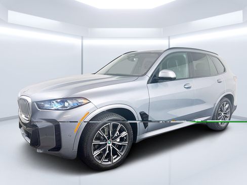 Used 2025 BMW X5 xDrive40i AWD/4WD image 3