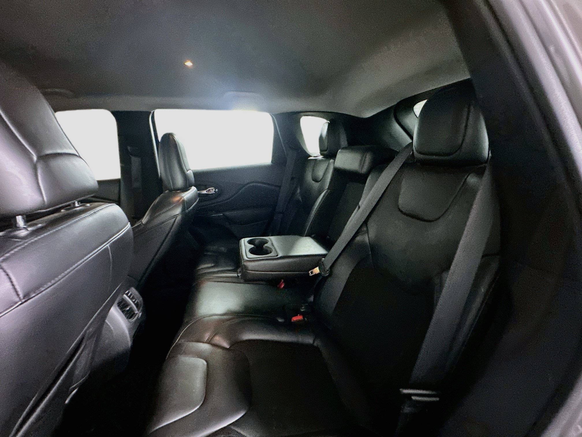 Used 2020 Jeep Cherokee Latitude Plus FWD image 26