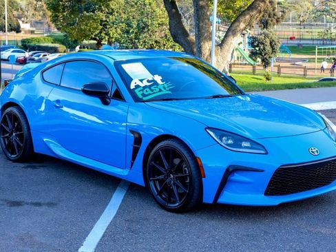 Used 2022 Toyota GR86 Premium w/ ALL Weather Mat Package (TMS) image 4