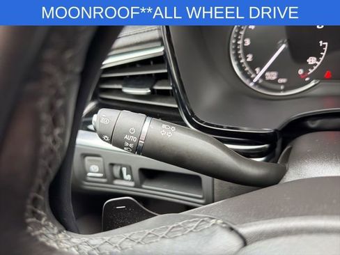 Used 2025 Cadillac XT6 Premium Luxury image 33