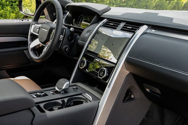 New 2026 Land Rover Discovery Limited Edition AWD/4WD image 31
