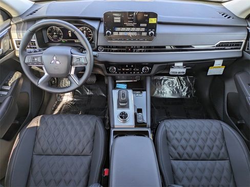 New 2025 Mitsubishi Outlander SEL image 16