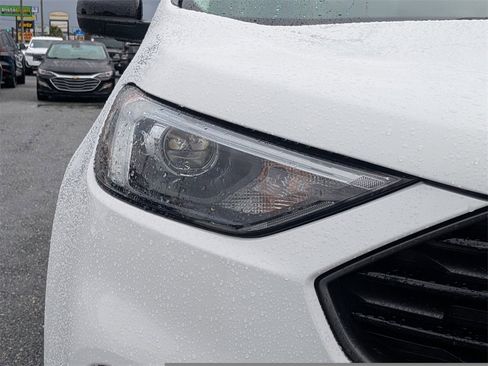 Used 2024 Ford Edge SEL w/ Sport Appearance Package image 9